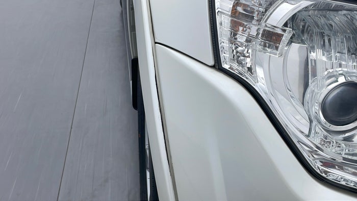 MITSUBISHI PAJERO-Bumper Front Misaligned