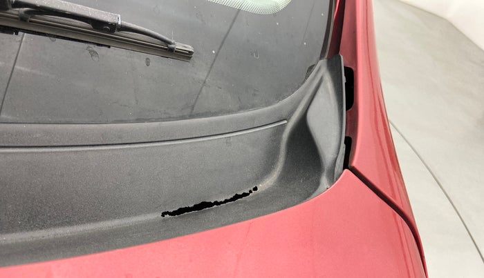 2016 Datsun Go Plus T, Petrol, Manual, 77,379 km, Bonnet (hood) - Cowl vent panel has minor damage
