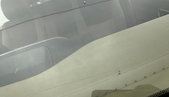 2017 Mahindra TUV300 T8, Diesel, Manual, 40,063 km, Front windshield - Minor spot on windshield