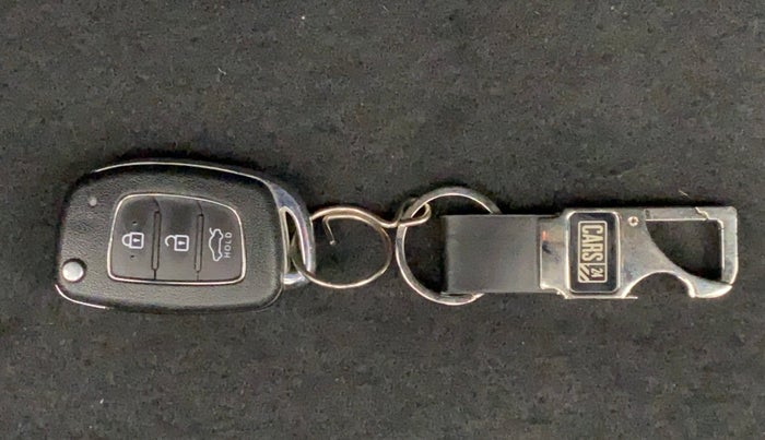 2017 Hyundai Xcent SX 1.2, Petrol, Manual, 44,805 km, Key Close Up