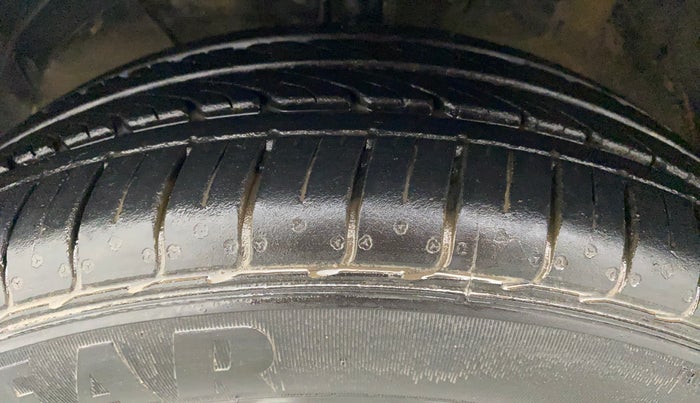2018 Maruti Swift ZDI PLUS, Diesel, Manual, 80,361 km, Left Front Tyre Tread
