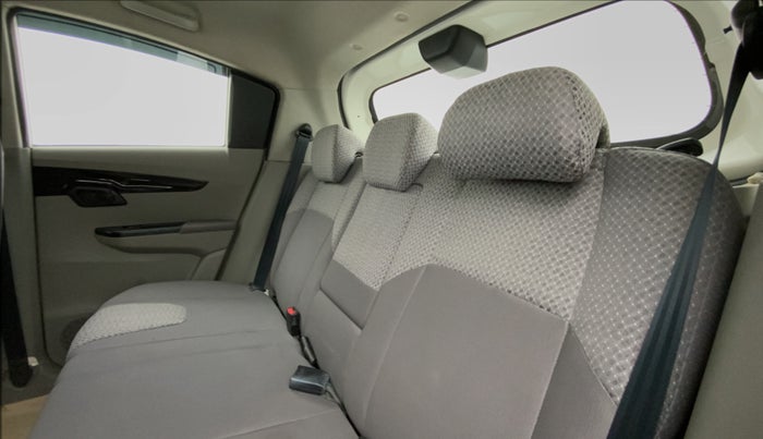 2017 Mahindra Kuv100 K8 D 6 STR, Diesel, Manual, 38,222 km, Right Side Rear Door Cabin