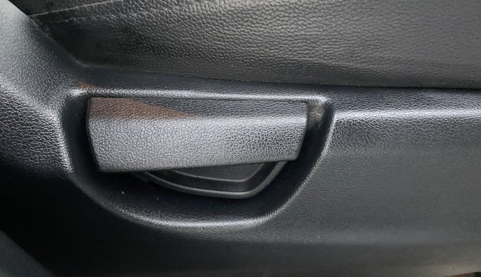 2019 Hyundai NEW SANTRO 1.1 SPORTZ MT CNG, CNG, Manual, 34,296 km, Driver Side Adjustment Panel