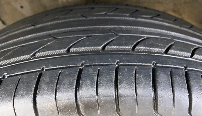 2013 Maruti Ertiga VXI CNG, CNG, Manual, 56,044 km, Left Front Tyre Tread