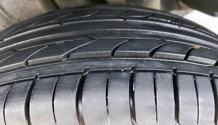 2013 Maruti Ertiga VXI CNG, CNG, Manual, 56,044 km, Left Rear Tyre Tread
