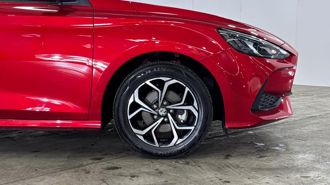 2023 MG Mg5 Vibe, Automatic, 13122 km, Right Front Wheel