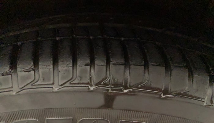 2014 Hyundai Xcent SX 1.2 (O), Petrol, Manual, 50,261 km, Left Rear Tyre Tread