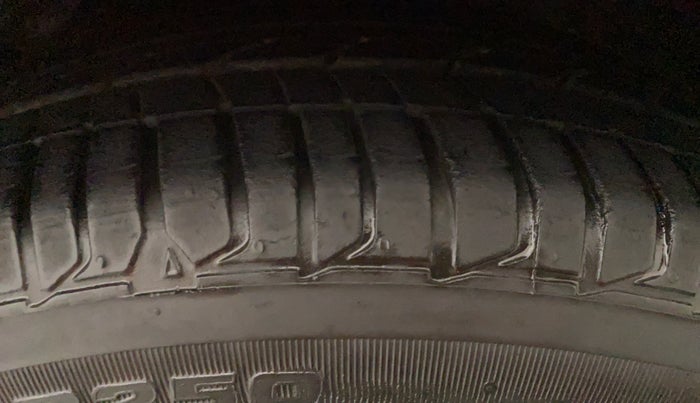 2014 Hyundai Xcent SX 1.2 (O), Petrol, Manual, 50,261 km, Left Front Tyre Tread