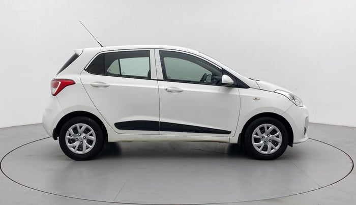 2017 Hyundai Grand i10 Magna 1.2 AT  VTVT, Petrol, Automatic, 62,055 km, Right Side View