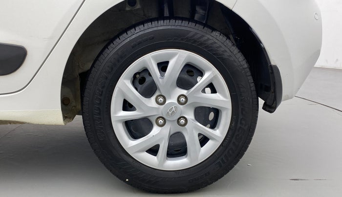 2017 Hyundai Grand i10 Magna 1.2 AT  VTVT, Petrol, Automatic, 62,055 km, Left Rear Wheel