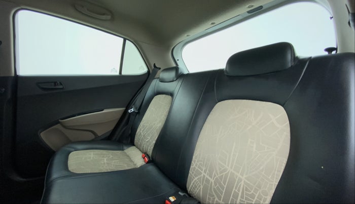 2017 Hyundai Grand i10 Magna 1.2 AT  VTVT, Petrol, Automatic, 62,055 km, Right Side Rear Door Cabin