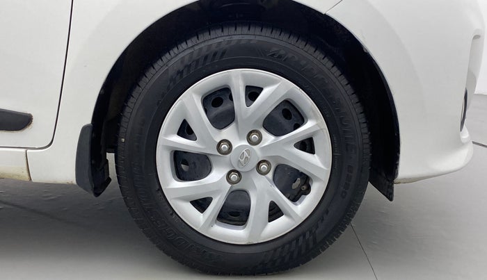 2017 Hyundai Grand i10 Magna 1.2 AT  VTVT, Petrol, Automatic, 62,055 km, Right Front Wheel