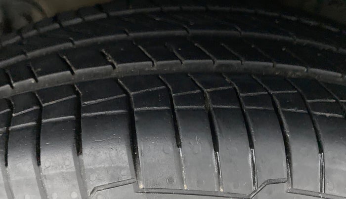 2015 Hyundai Xcent S 1.2 OPT, Petrol, Manual, 38,058 km, Right Rear Tyre Tread