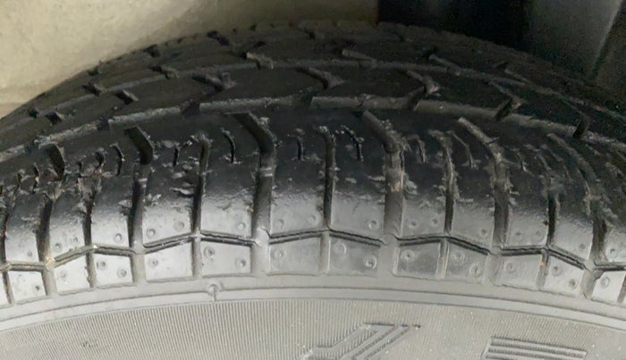 2011 Maruti Ritz LXI, Petrol, Manual, 21,744 km, Left Rear Tyre Tread