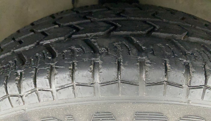 2011 Maruti Ritz LXI, Petrol, Manual, 21,744 km, Right Front Tyre Tread