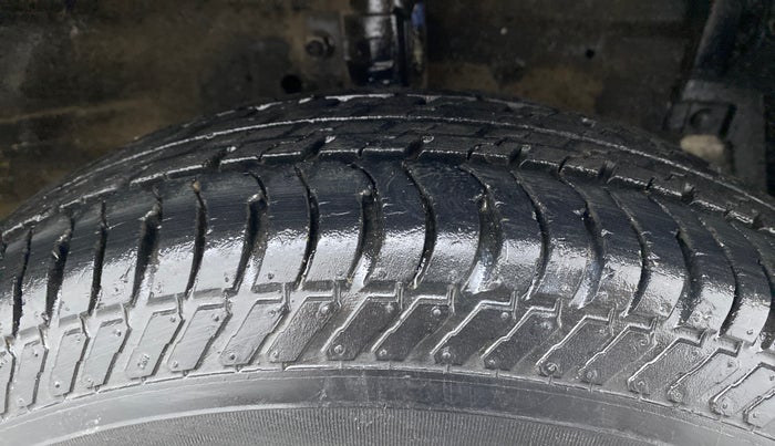 2015 Maruti Swift Dzire VXI, Petrol, Manual, 43,323 km, Right Front Tyre Tread