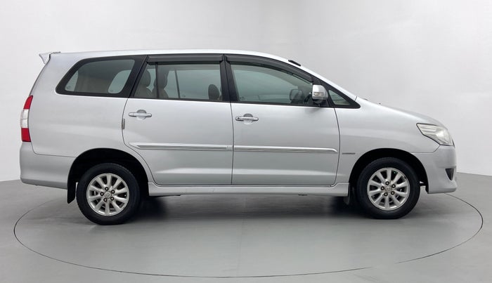 2013 Toyota Innova 2.5 VX 7 STR BS IV, Diesel, Manual, 2,21,916 km, Right Side