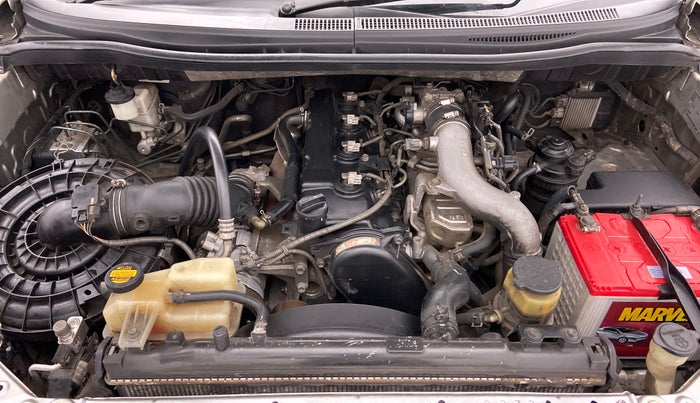 2013 Toyota Innova 2.5 VX 7 STR BS IV, Diesel, Manual, 2,21,916 km, Open Bonet