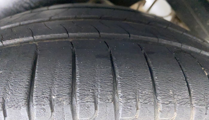 2018 Maruti Ciaz ALPHA 1.3 DDIS SHVS, Diesel, Manual, 82,609 km, Right Rear Tyre Tread