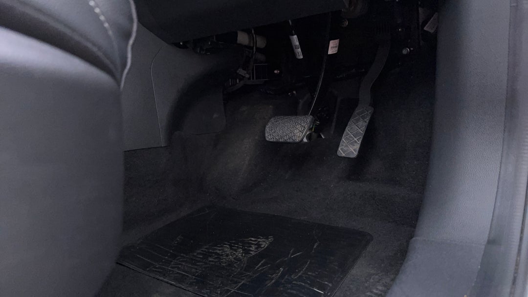 2023 MG ZS Excite, Automatic, 22385 km, Pedals and Footmat