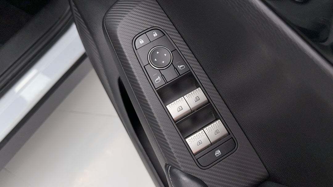 2024 Mitsubishi Outlander Es 7 Seat (2wd), Automatic, 50130 km, Drivers Side Door Panel Controls