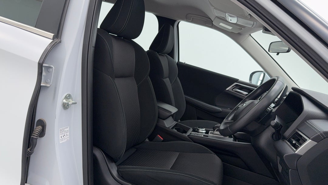 2024 Mitsubishi Outlander Es 7 Seat (2wd), Automatic, 50130 km, Right Side Front Door Cabin View