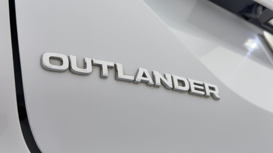 2024 Mitsubishi Outlander Es 7 Seat (2wd), Automatic, 50130 km, Badge (Boot Left Side)