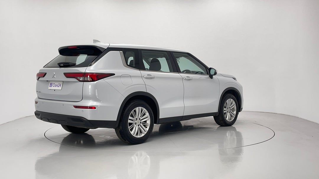 2024 Mitsubishi Outlander Es 7 Seat (2wd), Automatic, 50130 km, Right Back Diagonal (45- Degree) View