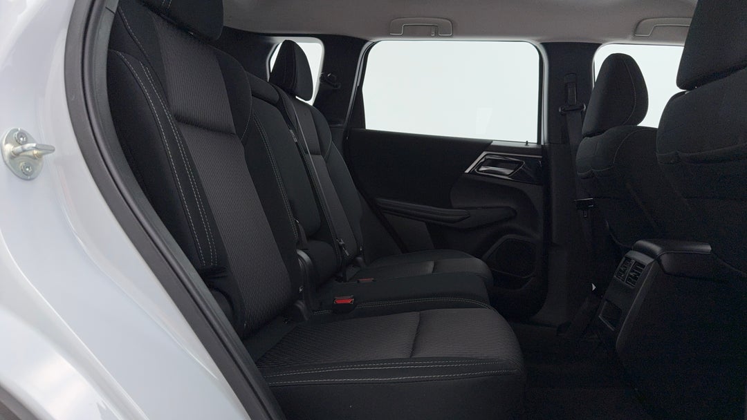 2024 Mitsubishi Outlander Es 7 Seat (2wd), Automatic, 50130 km, Right Side Rear Door Cabin View