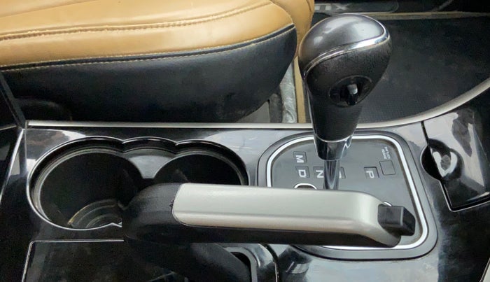 2018 Mahindra XUV500 W11 AT, Diesel, Automatic, 59,774 km, Gear Lever