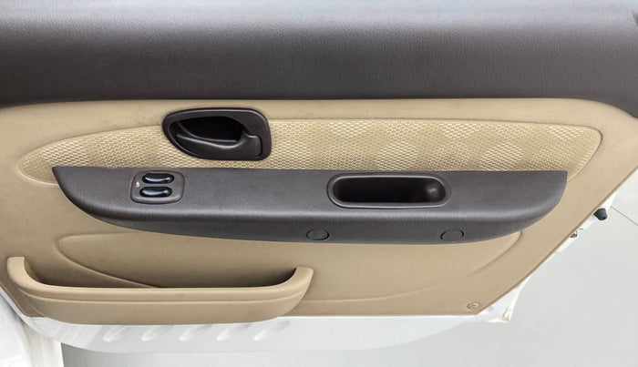 2013 Hyundai Santro Xing GL PLUS, Petrol, Manual, 34,527 km, Driver Side Door Panels Control