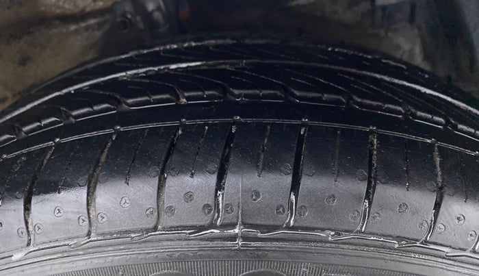 2018 Maruti Ciaz ZETA 1.4 VVT, Petrol, Manual, 52,367 km, Right Front Tyre Tread