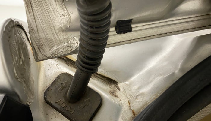 2018 Mahindra XUV500 W7, Diesel, Manual, 1,12,969 km, Left C pillar - Slight discoloration