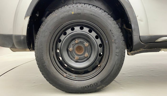 2018 Mahindra XUV500 W7, Diesel, Manual, 1,12,969 km, Right Rear Wheel
