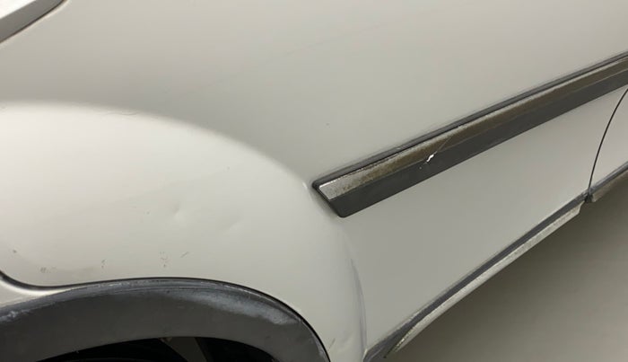 2018 Mahindra XUV500 W7, Diesel, Manual, 1,12,969 km, Right rear door - Slightly dented