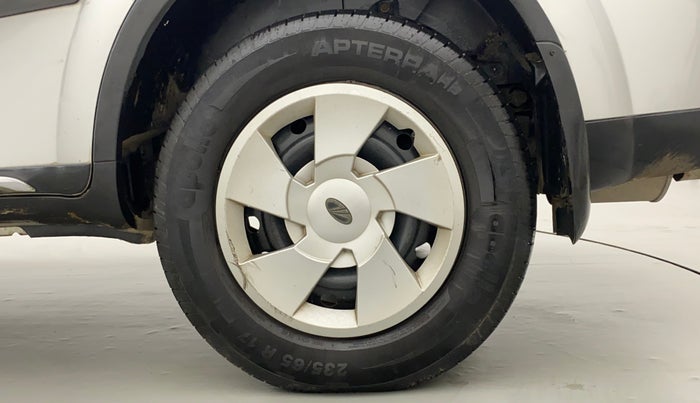 2018 Mahindra XUV500 W7, Diesel, Manual, 1,12,969 km, Left Rear Wheel