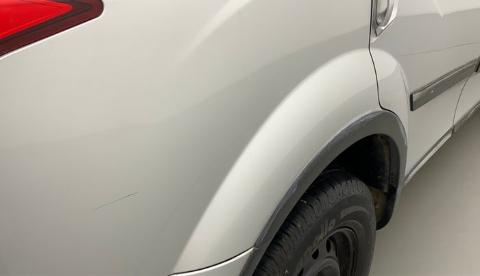 2018 Mahindra XUV500 W7, Diesel, Manual, 1,12,969 km, Right quarter panel - Minor scratches