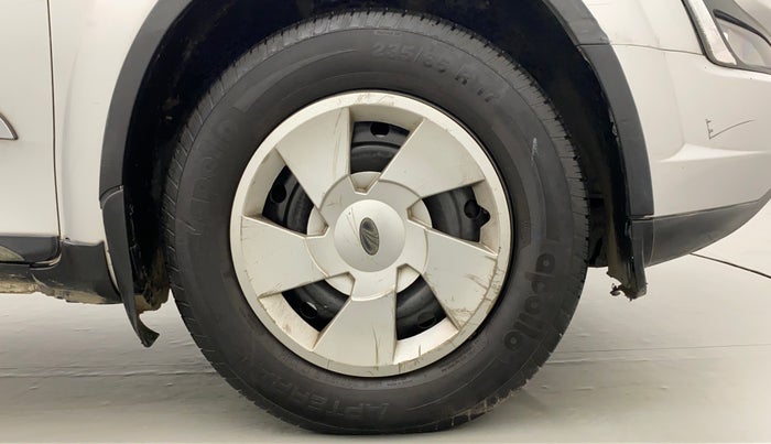 2018 Mahindra XUV500 W7, Diesel, Manual, 1,12,969 km, Right Front Wheel