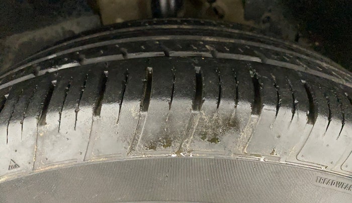 2018 Mahindra XUV500 W7, Diesel, Manual, 1,12,969 km, Left Front Tyre Tread