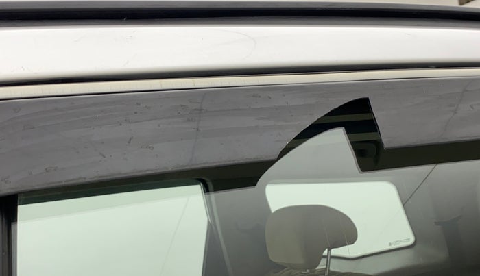 2018 Mahindra XUV500 W7, Diesel, Manual, 1,12,969 km, Rear left door - Door visor damaged