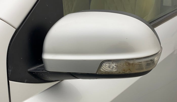 2018 Mahindra XUV500 W7, Diesel, Manual, 1,12,969 km, Left rear-view mirror - Indicator light has minor damage