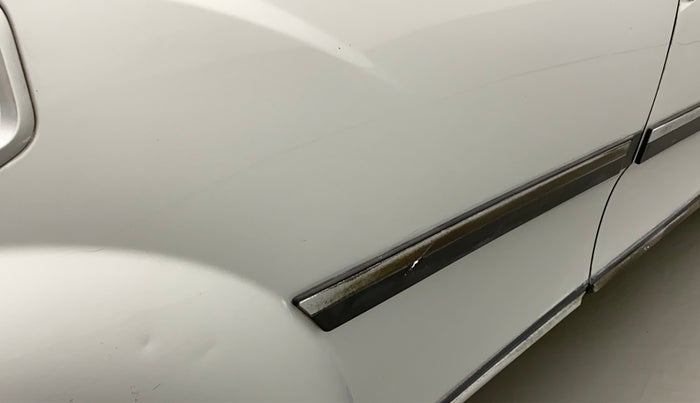 2018 Mahindra XUV500 W7, Diesel, Manual, 1,12,969 km, Right rear door - Minor scratches