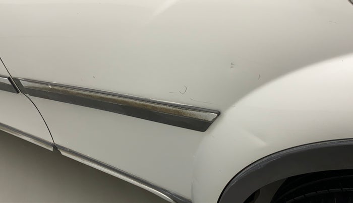 2018 Mahindra XUV500 W7, Diesel, Manual, 1,12,969 km, Rear left door - Minor scratches