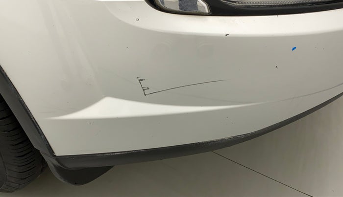 2018 Mahindra XUV500 W7, Diesel, Manual, 1,12,969 km, Front bumper - Minor scratches