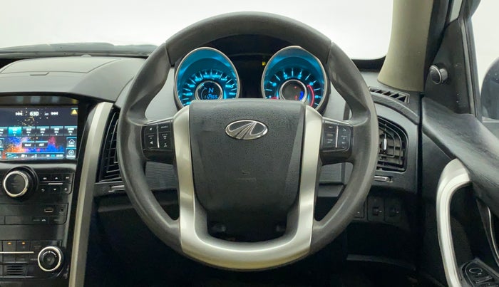 2018 Mahindra XUV500 W7, Diesel, Manual, 1,12,969 km, Steering Wheel Close Up