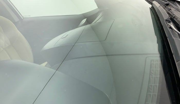 2018 Mahindra XUV500 W7, Diesel, Manual, 1,12,969 km, Front windshield - Minor spot on windshield