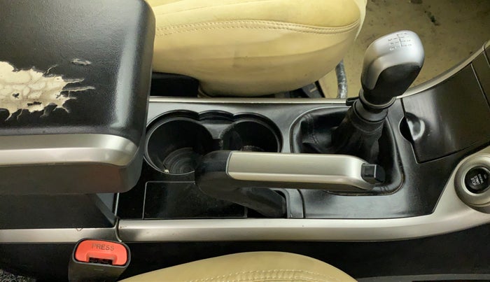 2018 Mahindra XUV500 W7, Diesel, Manual, 1,12,969 km, Gear Lever