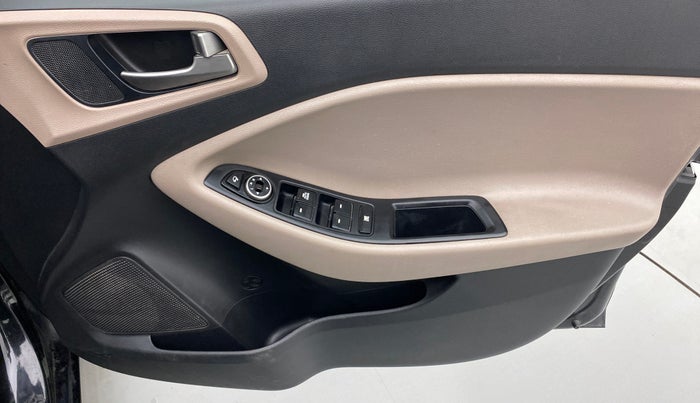 2017 Hyundai Elite i20 SPORTZ 1.2, Petrol, Manual, 65,339 km, Driver Side Door Panels Control