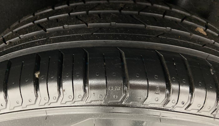 2017 Maruti Vitara Brezza ZDI PLUS DUAL TONE, Diesel, Manual, 84,213 km, Left Rear Tyre Tread