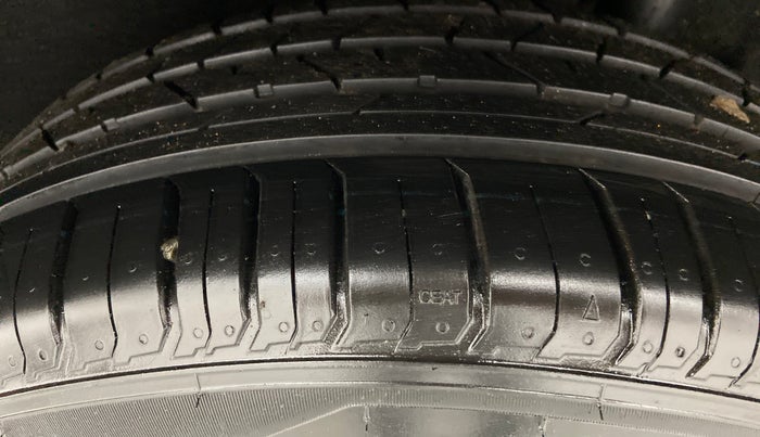 2017 Maruti Vitara Brezza ZDI PLUS DUAL TONE, Diesel, Manual, 84,213 km, Right Front Tyre Tread